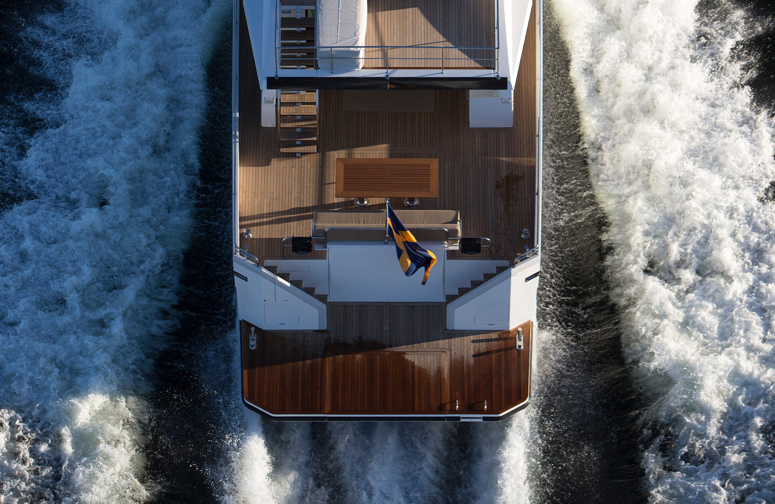 Delta Powerboats 88 carbon