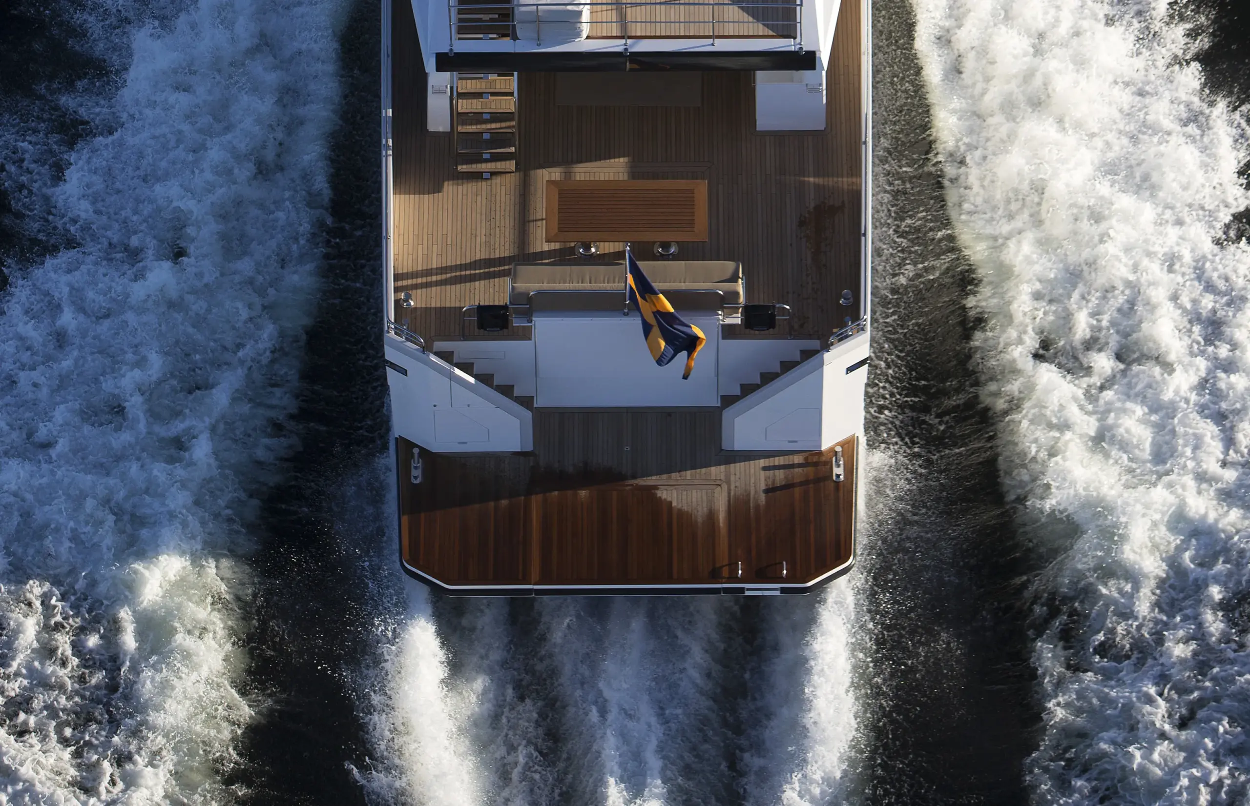 Delta Powerboats 88 carbon