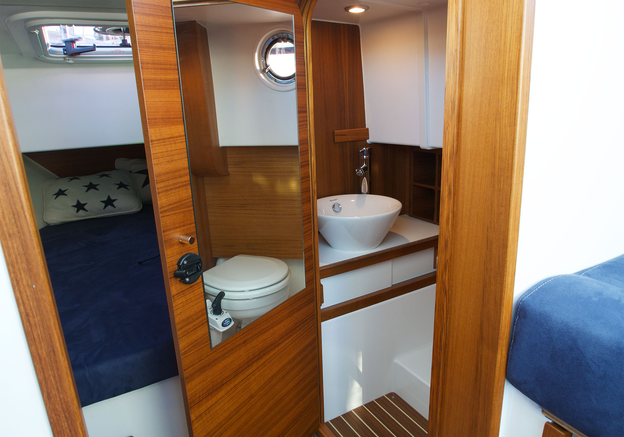 Delta Powerboats 290 sw Delta Powerboats 290 sw